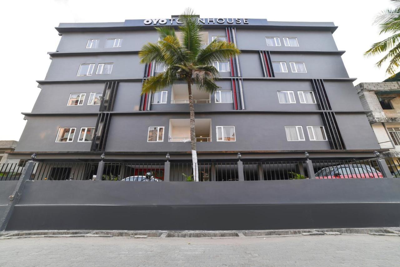 Vaccinated Staff- Oyo Townhouse 384 Nk Hotels Dispur Kültér fotó